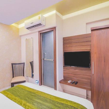 Oxford Hotel Powai ムンバイ エクステリア 写真