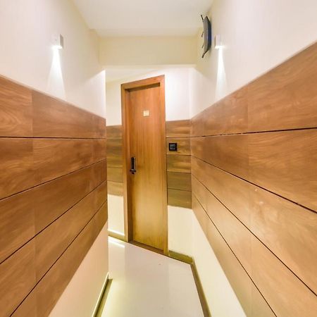 Oxford Hotel Powai ムンバイ エクステリア 写真