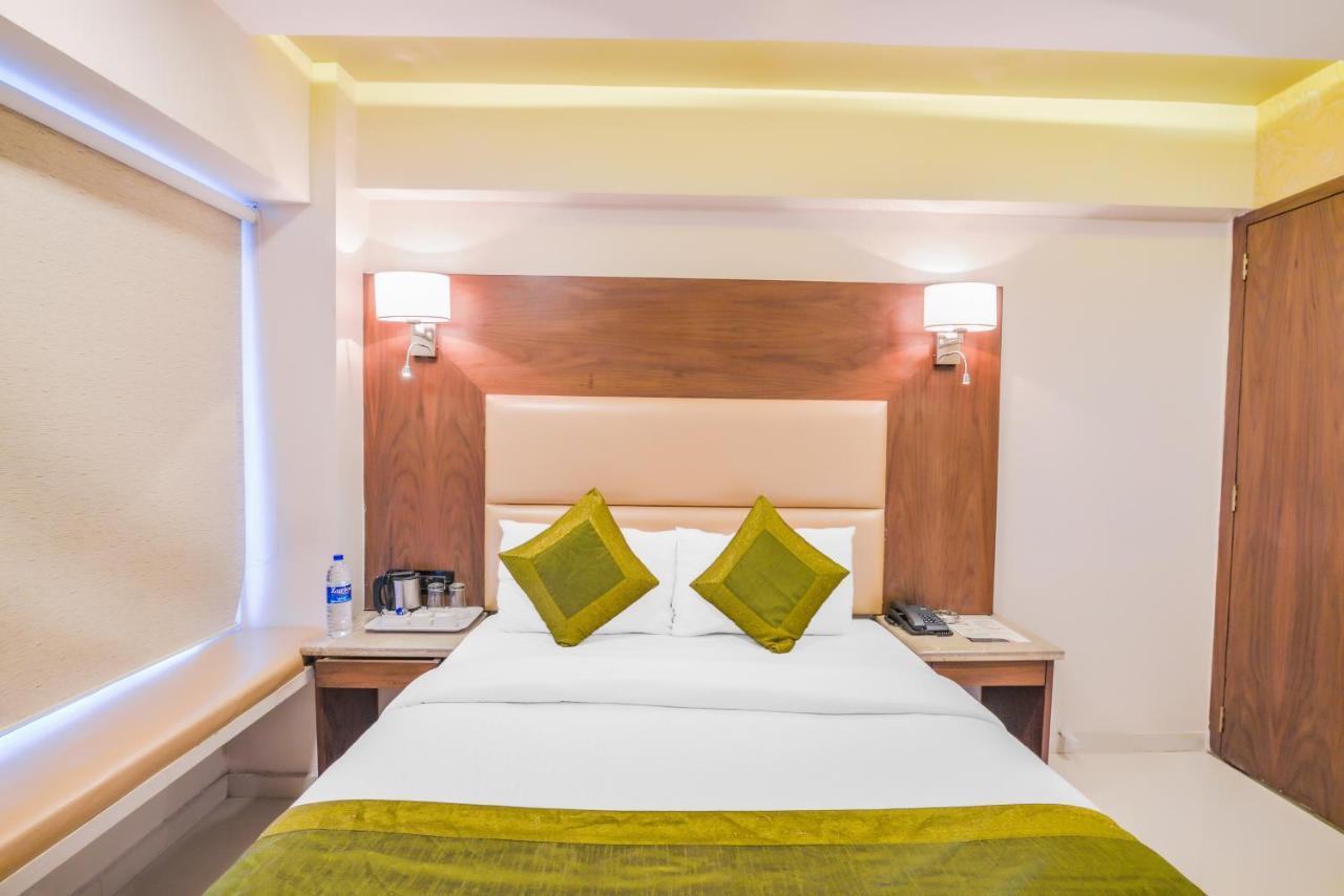 Oxford Hotel Powai ムンバイ エクステリア 写真