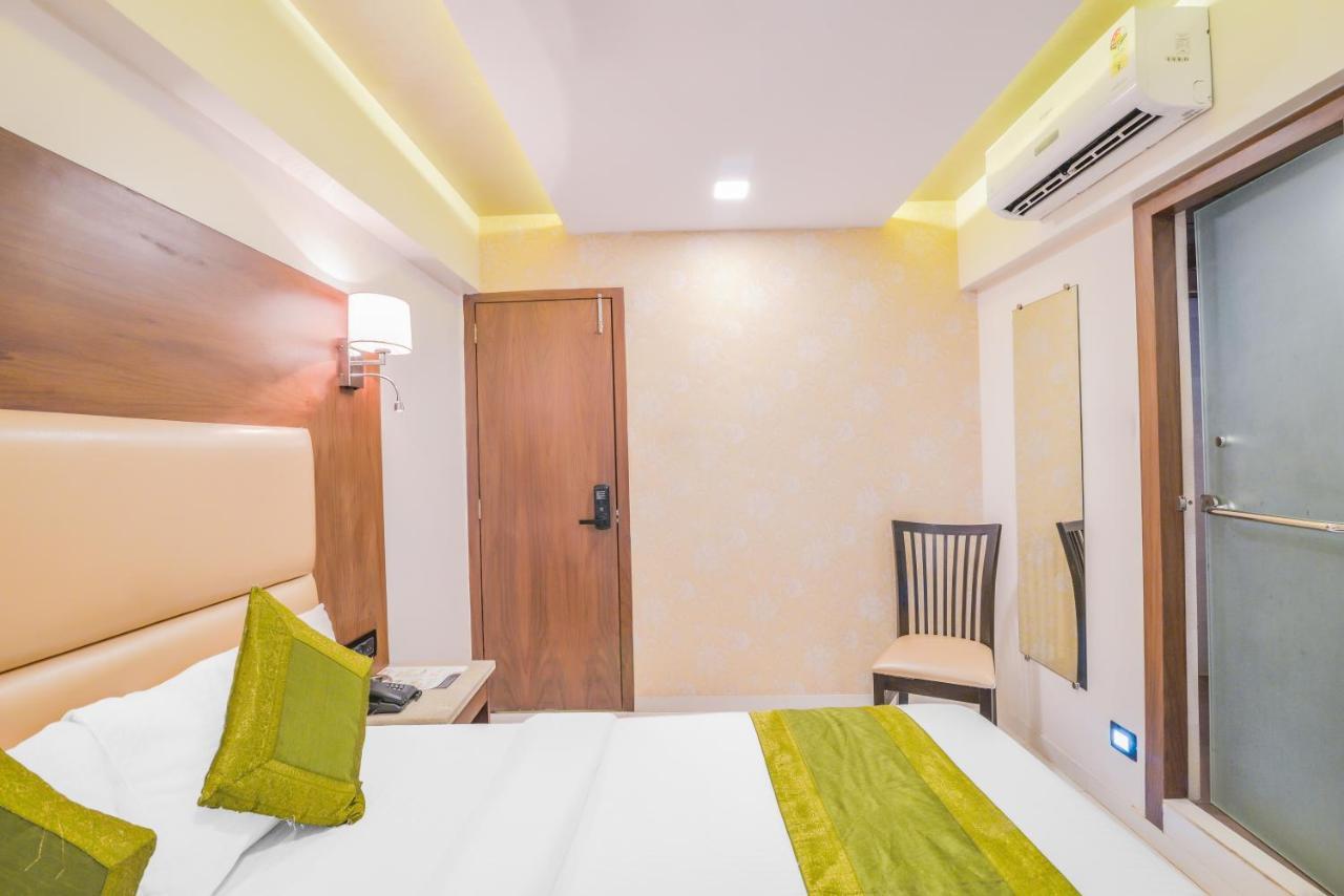 Oxford Hotel Powai ムンバイ エクステリア 写真
