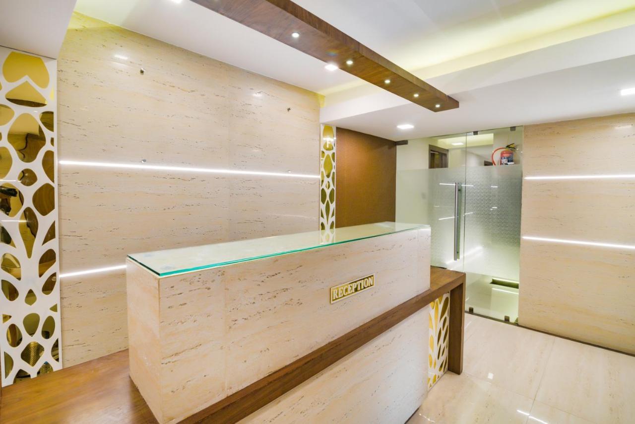 Oxford Hotel Powai ムンバイ エクステリア 写真