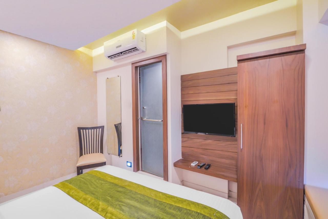 Oxford Hotel Powai ムンバイ エクステリア 写真