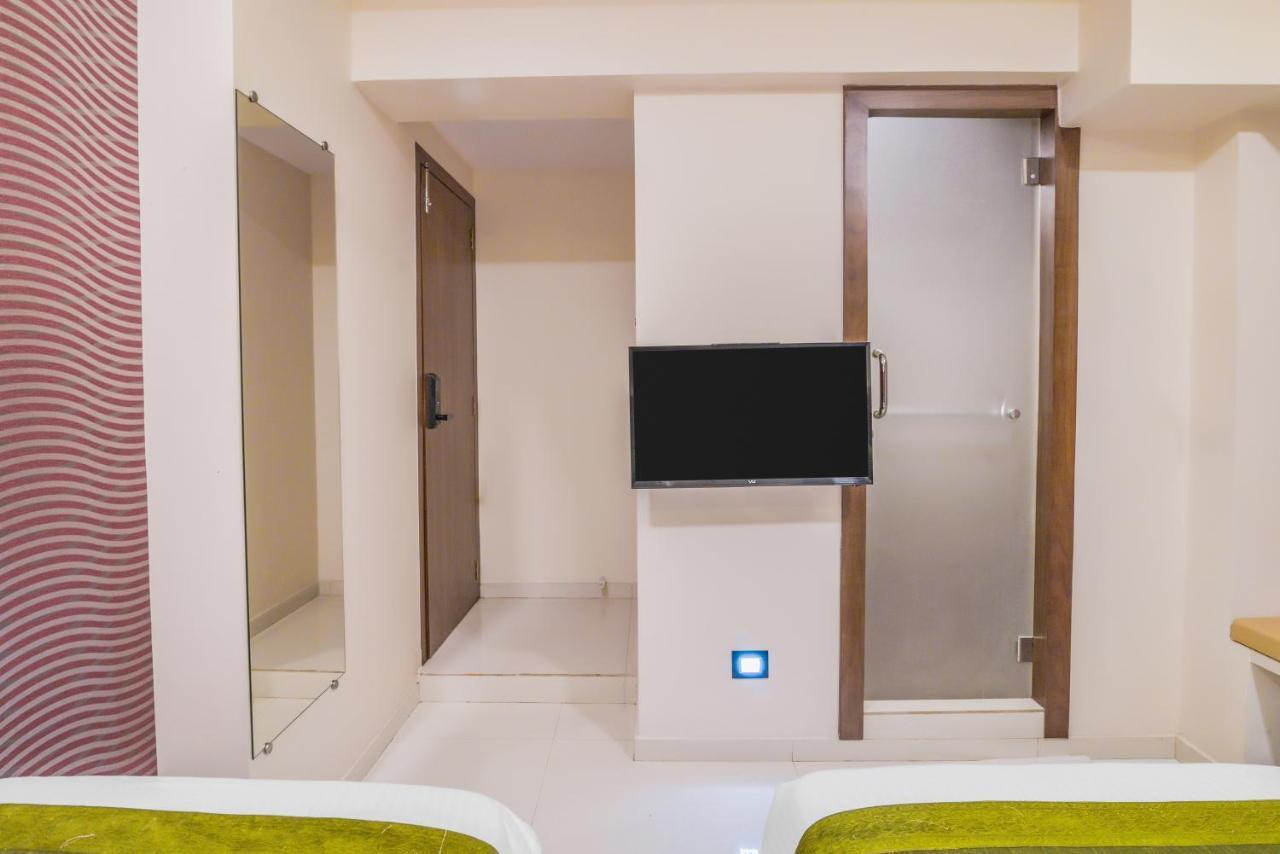 Oxford Hotel Powai ムンバイ エクステリア 写真