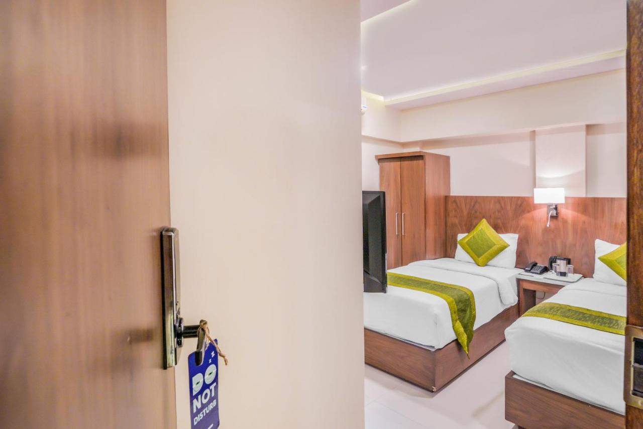 Oxford Hotel Powai ムンバイ エクステリア 写真