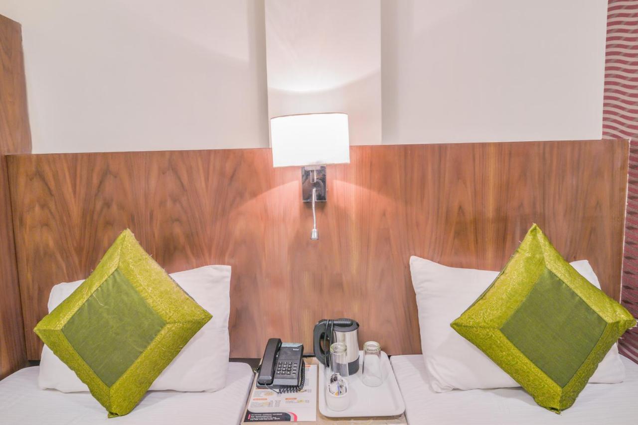 Oxford Hotel Powai ムンバイ エクステリア 写真
