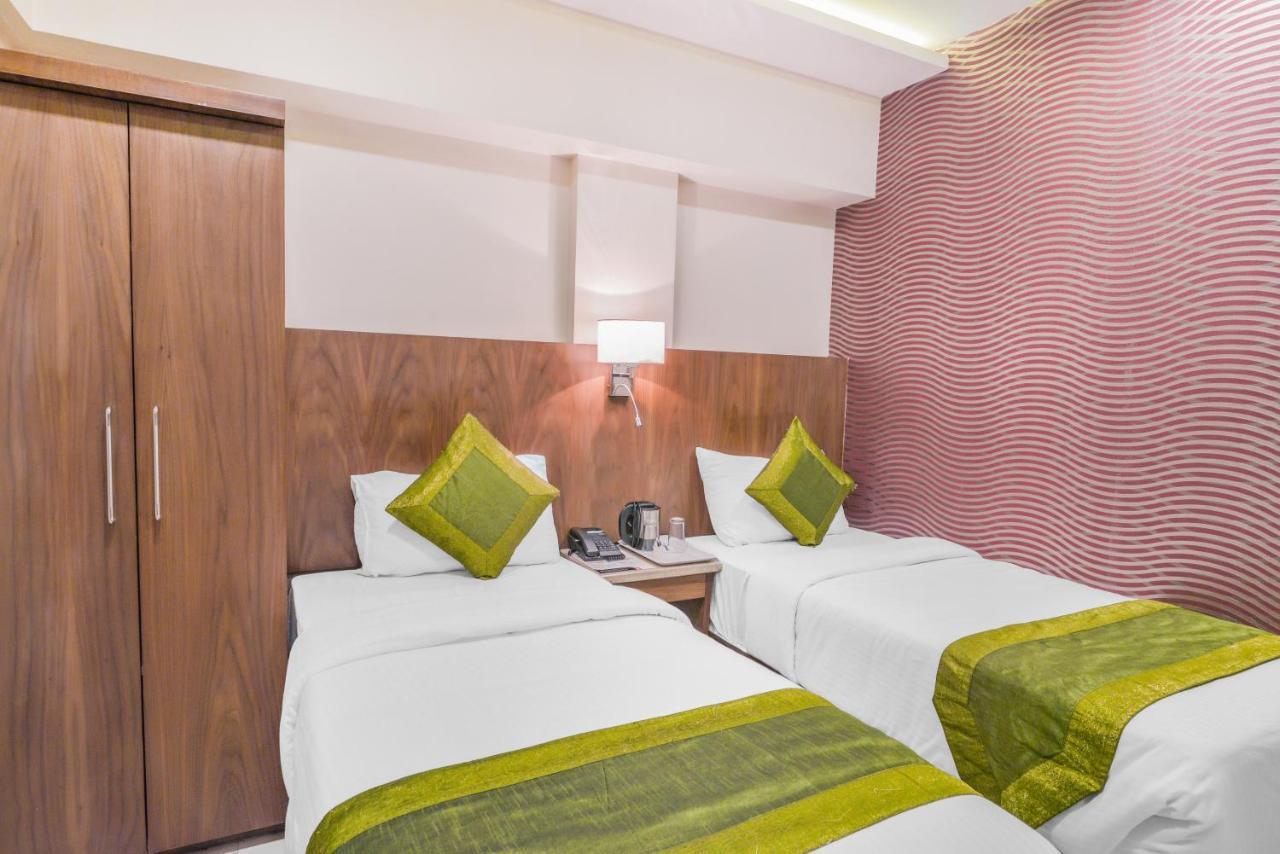 Oxford Hotel Powai ムンバイ エクステリア 写真