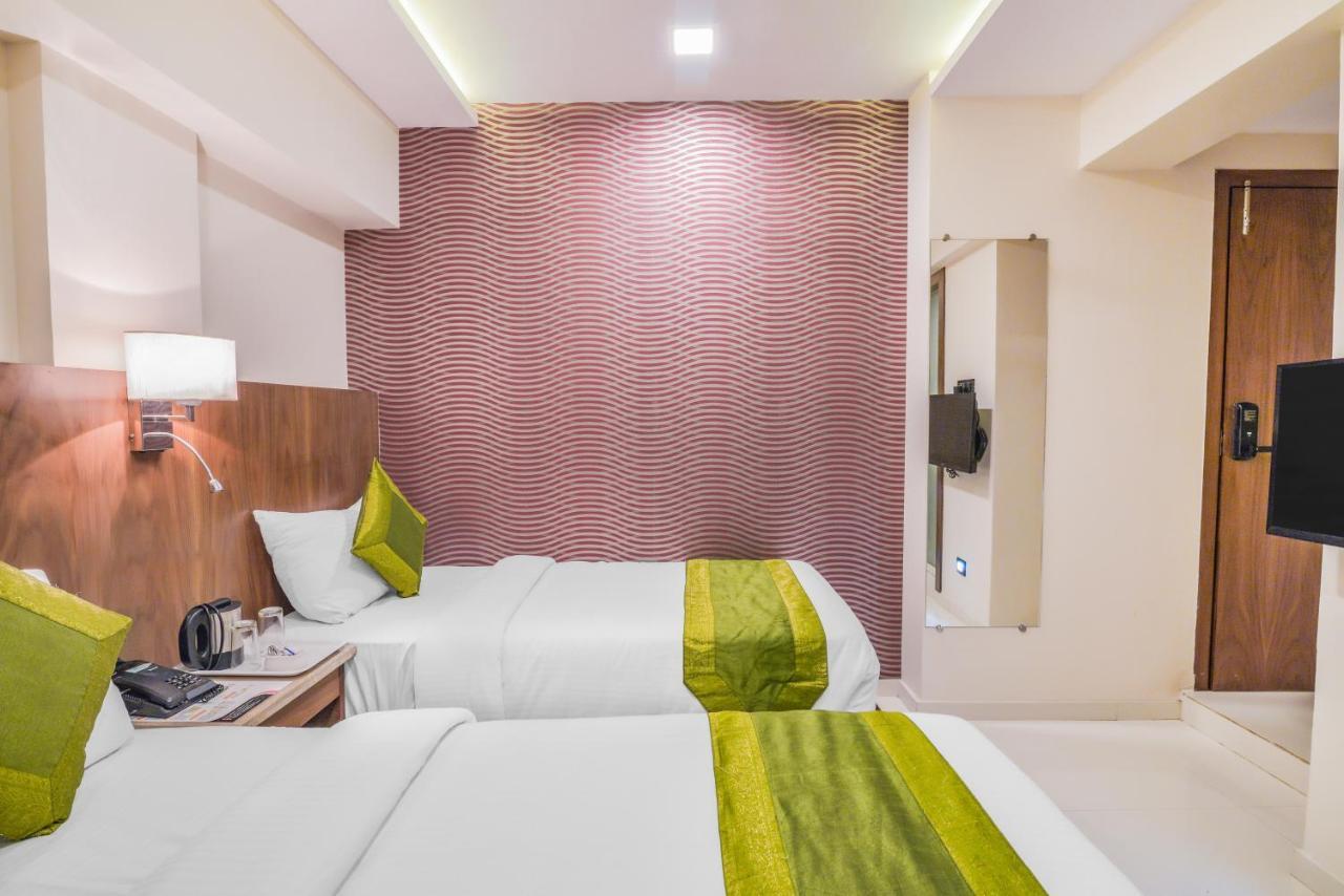 Oxford Hotel Powai ムンバイ エクステリア 写真