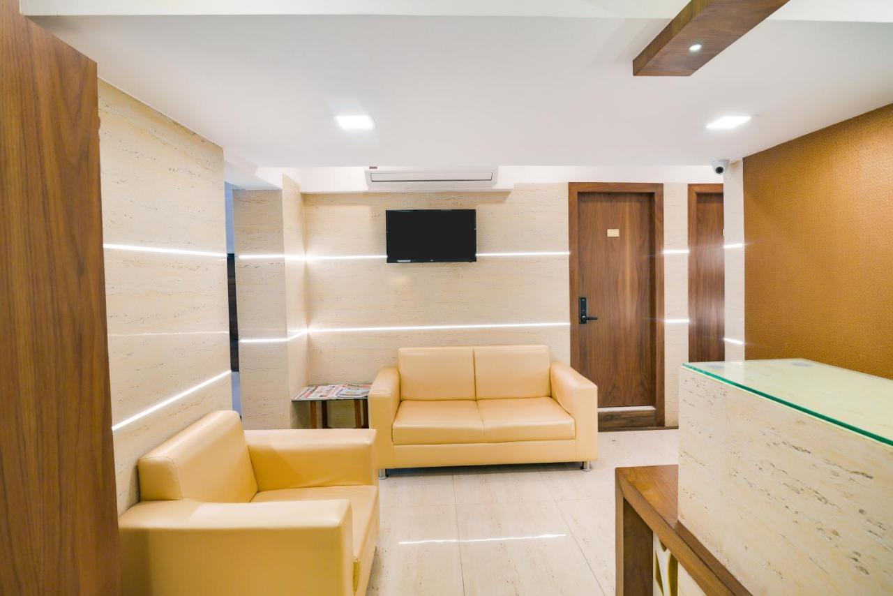 Oxford Hotel Powai ムンバイ エクステリア 写真