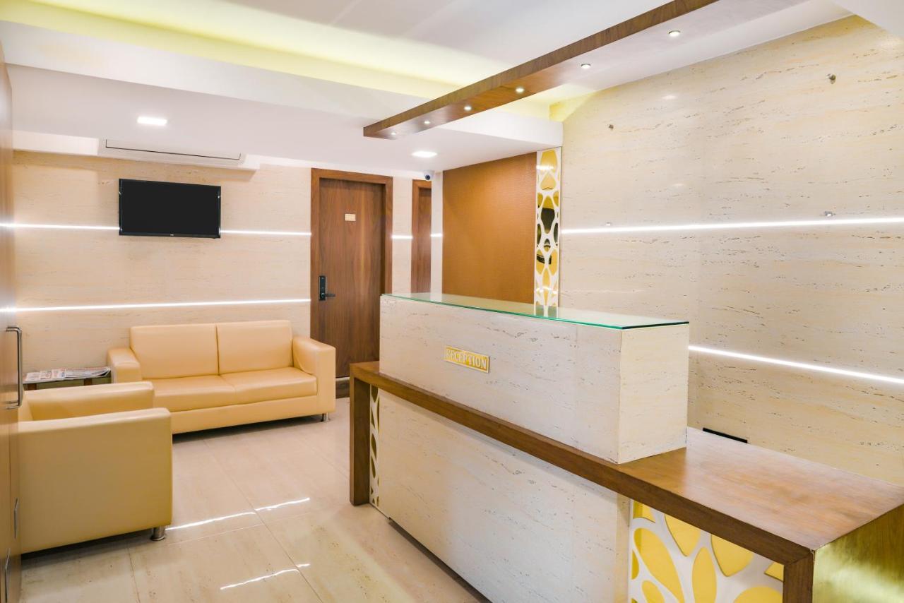 Oxford Hotel Powai ムンバイ エクステリア 写真