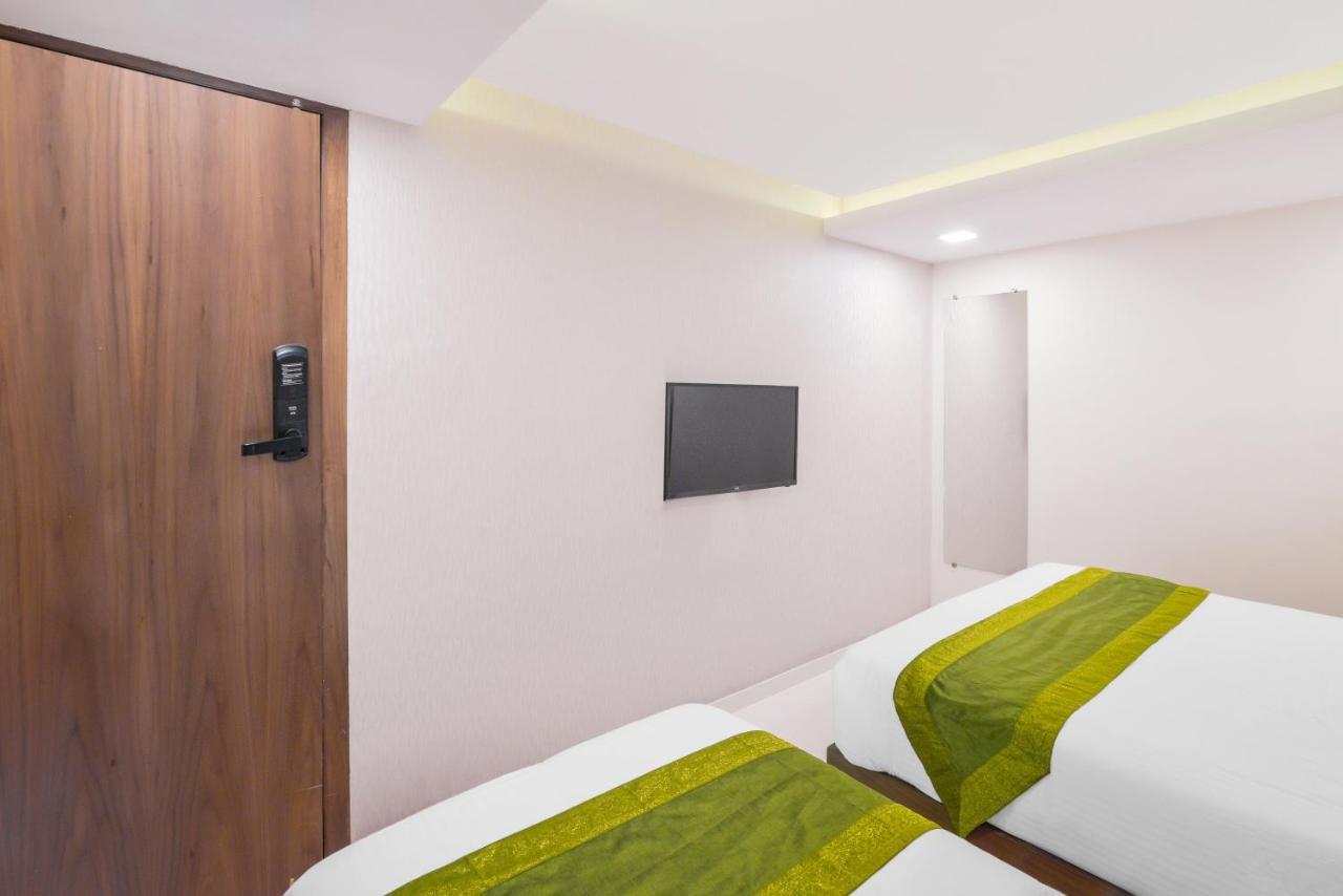 Oxford Hotel Powai ムンバイ エクステリア 写真