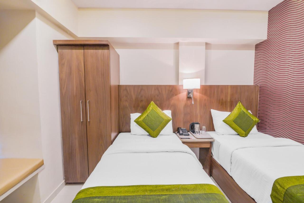 Oxford Hotel Powai ムンバイ エクステリア 写真