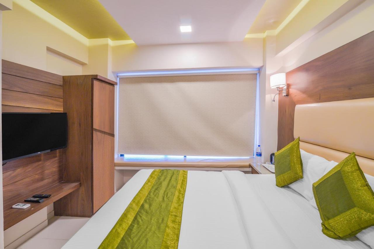 Oxford Hotel Powai ムンバイ エクステリア 写真