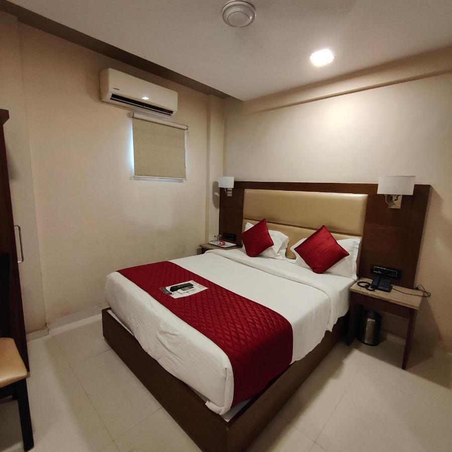 Oxford Hotel Powai ムンバイ エクステリア 写真