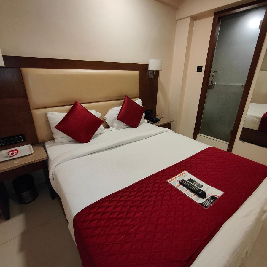 Oxford Hotel Powai ムンバイ エクステリア 写真