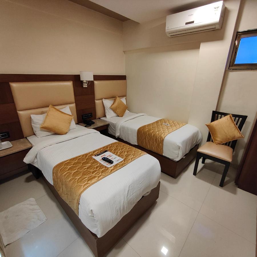 Oxford Hotel Powai ムンバイ エクステリア 写真