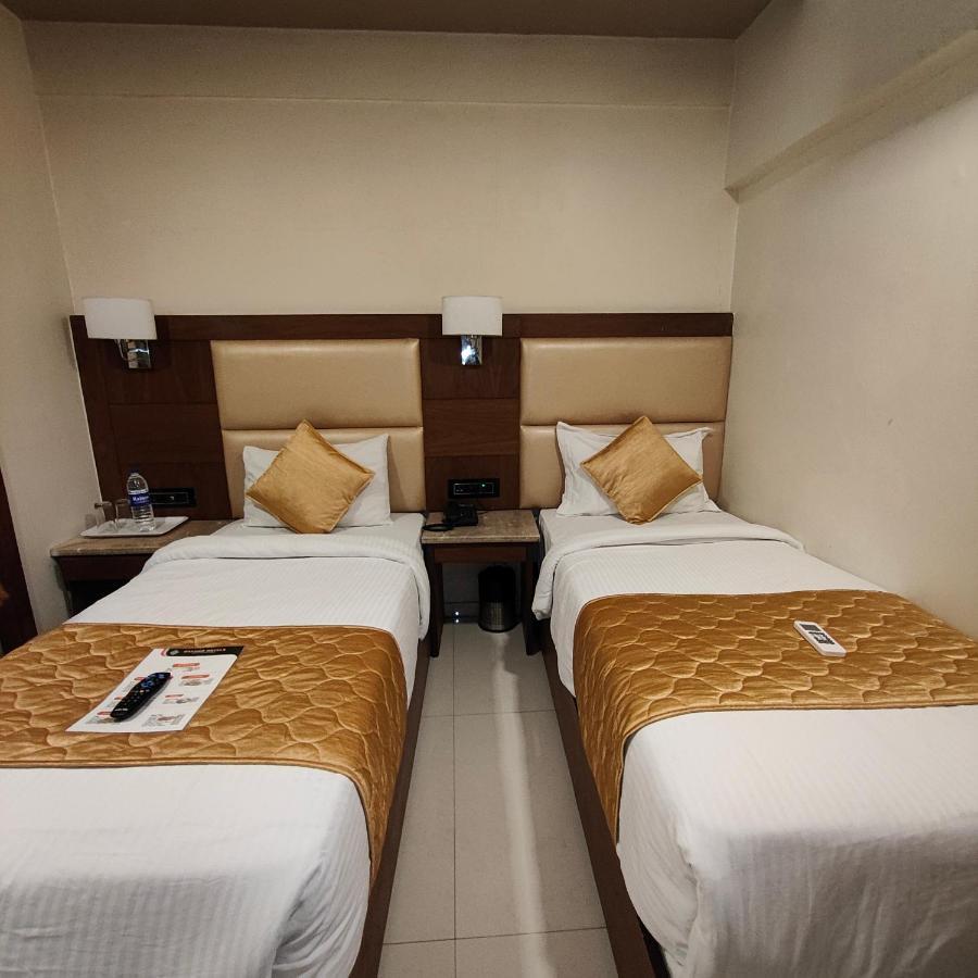 Oxford Hotel Powai ムンバイ エクステリア 写真