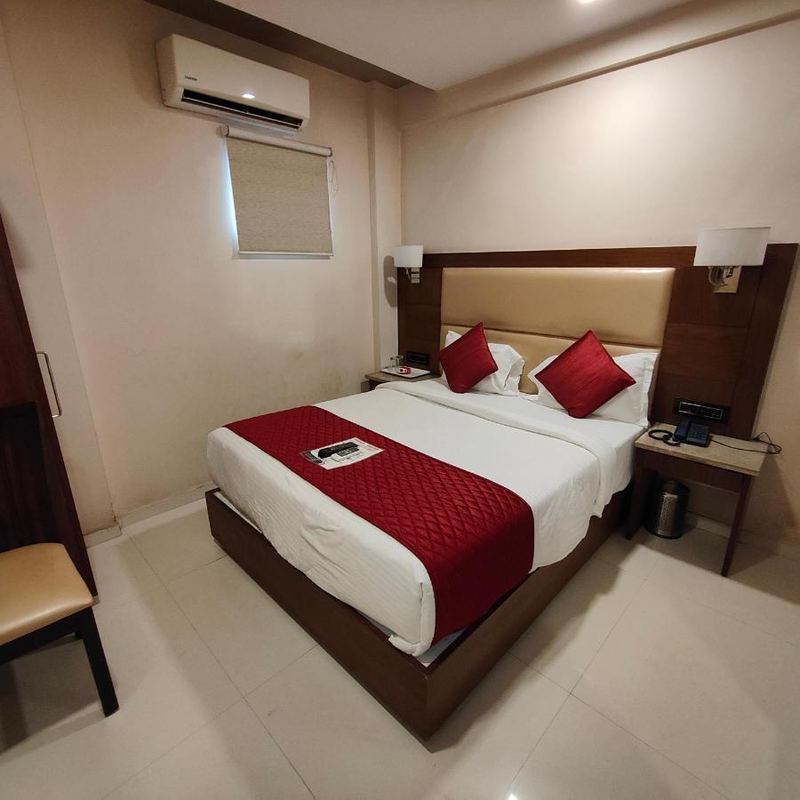 Oxford Hotel Powai ムンバイ エクステリア 写真