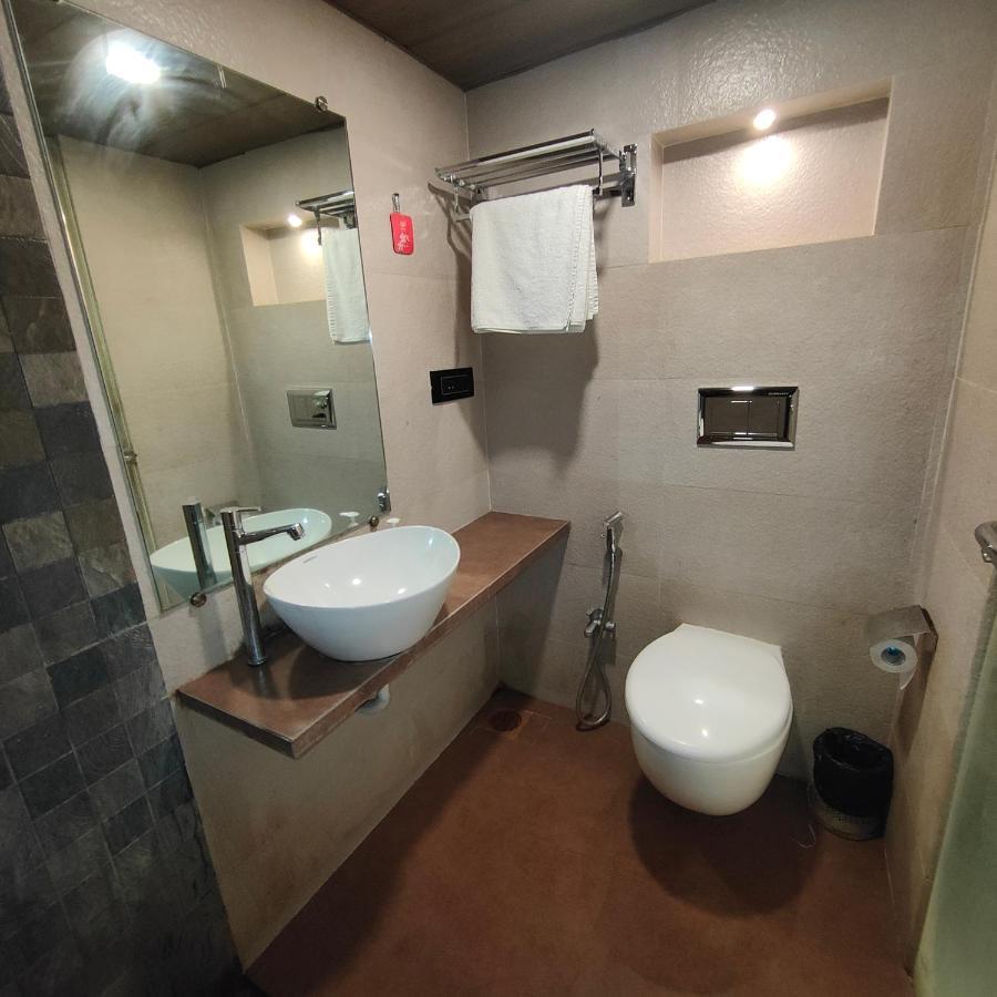 Oxford Hotel Powai ムンバイ エクステリア 写真