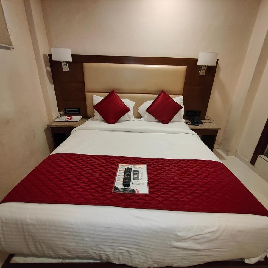 Oxford Hotel Powai ムンバイ エクステリア 写真