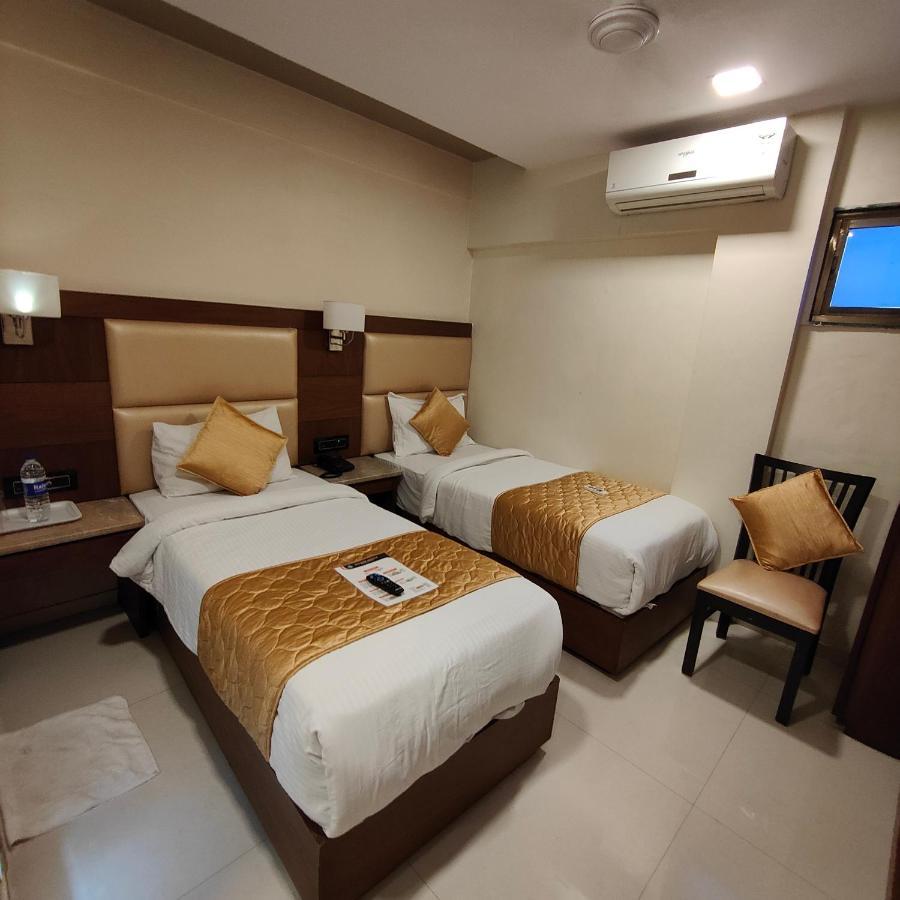 Oxford Hotel Powai ムンバイ エクステリア 写真